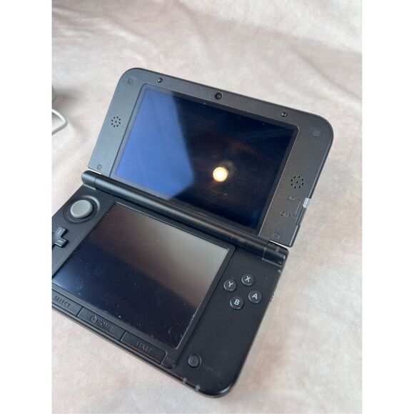 Nintendo 3DS XL + Super Mario Bros 2 480p Video Game Handheld System Red - Picture 10 of 14